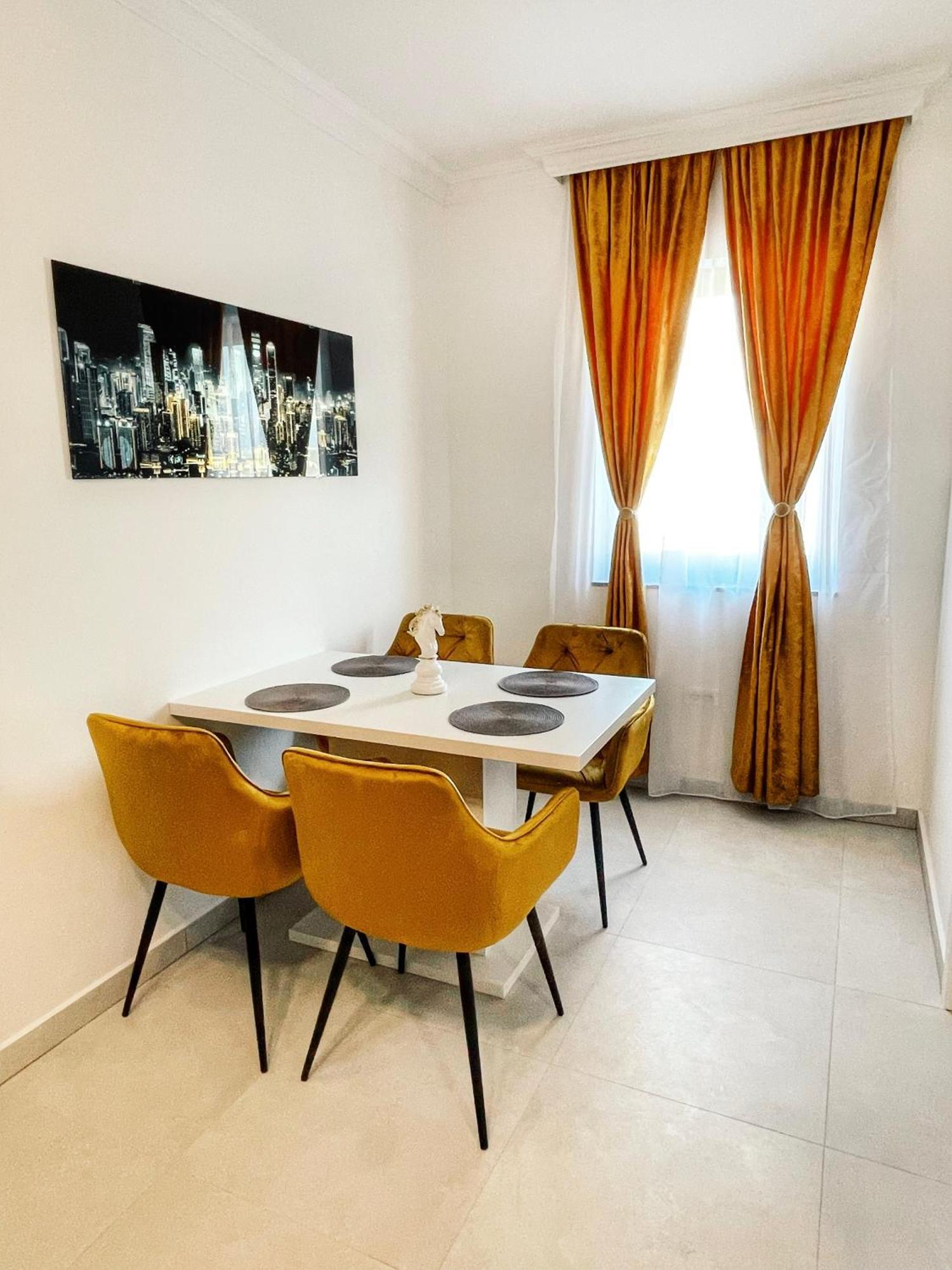 Rv Premium Apartments Arad Esterno foto