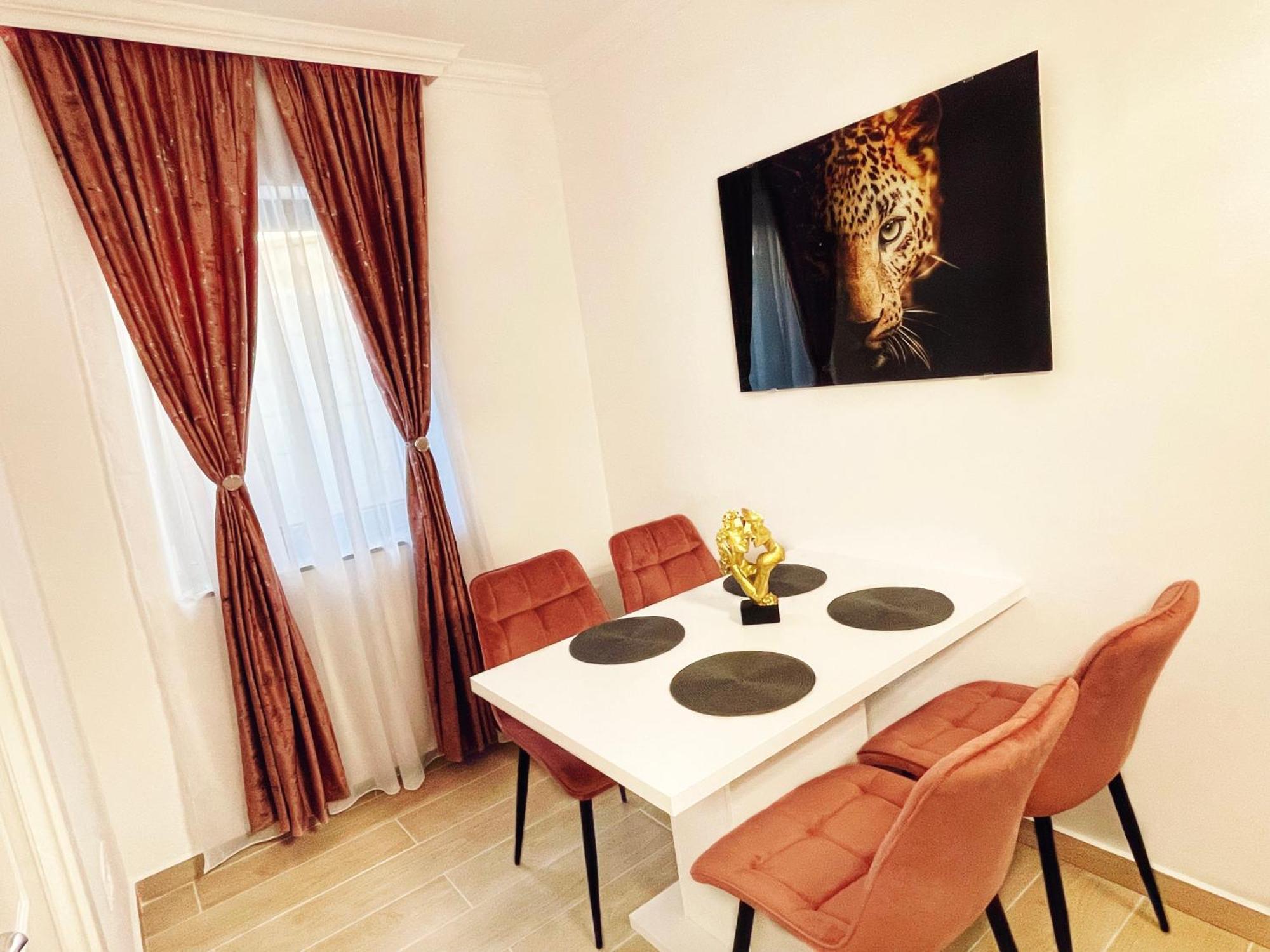 Rv Premium Apartments Arad Esterno foto