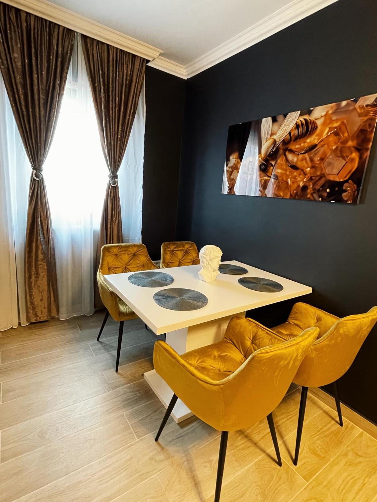 Rv Premium Apartments Arad Esterno foto