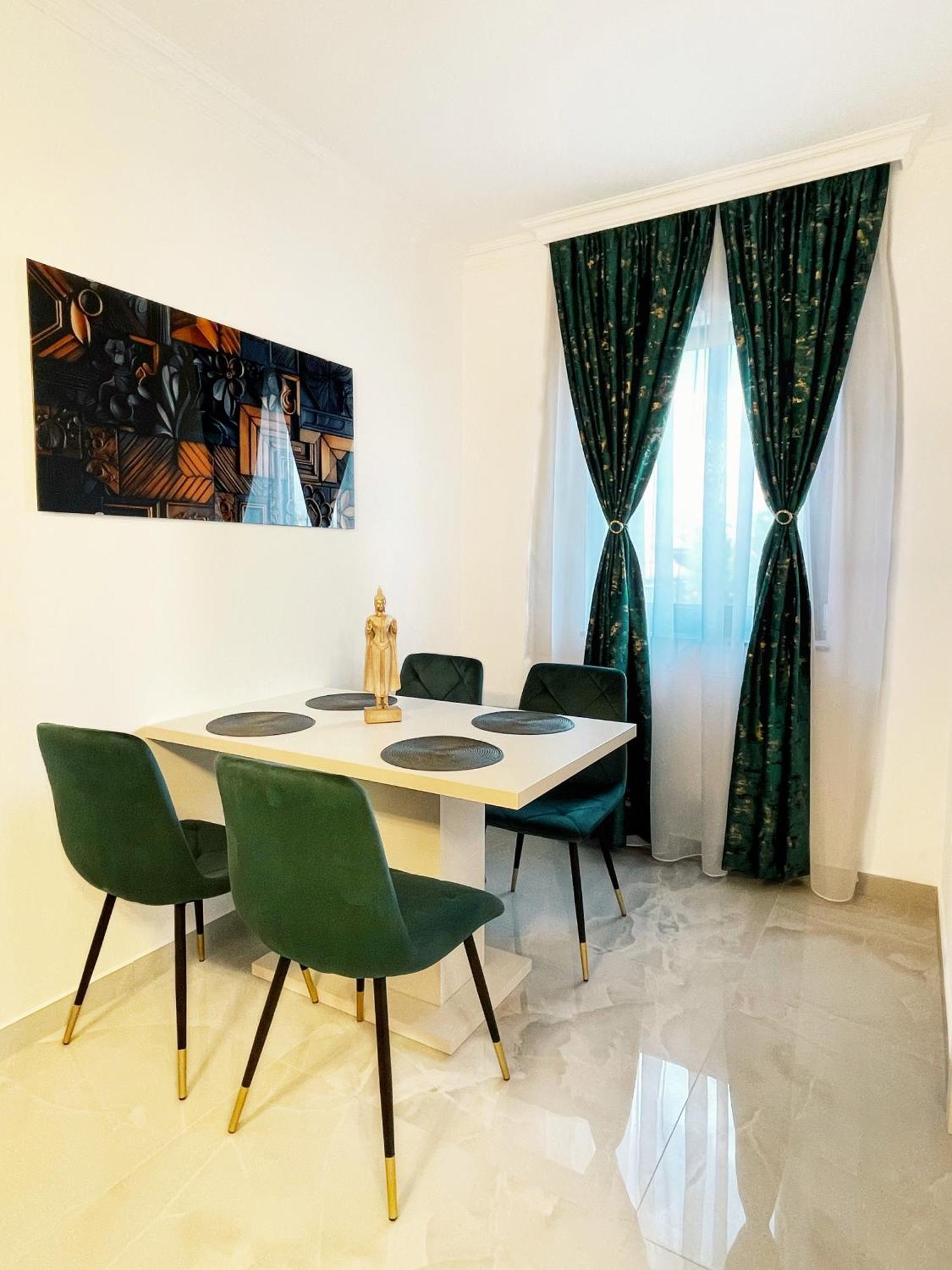 Rv Premium Apartments Arad Esterno foto